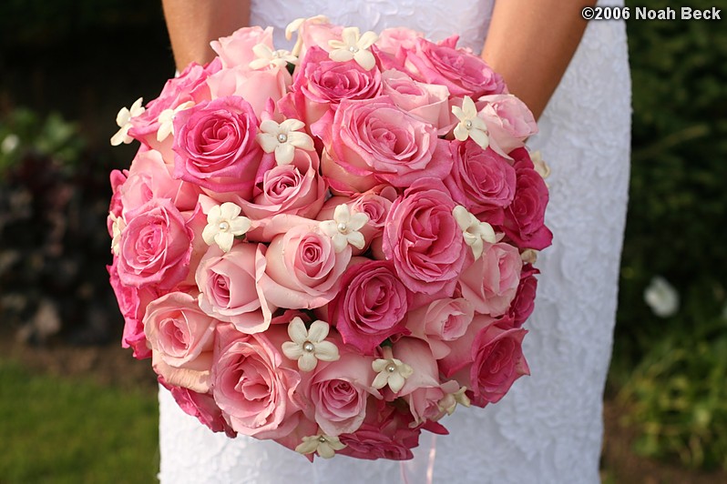 July 1, 2006: Bride&#39;s hand-held rose bouquet