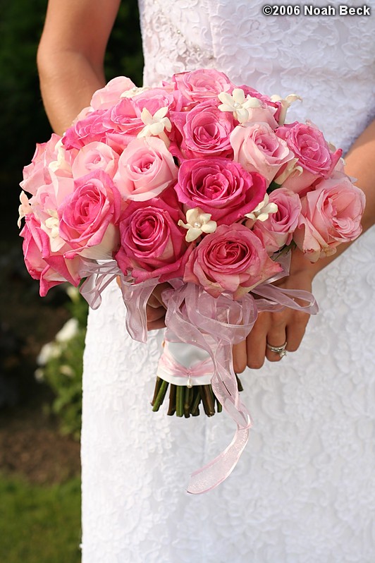 July 1, 2006: Bride&#39;s hand-held rose bouquet