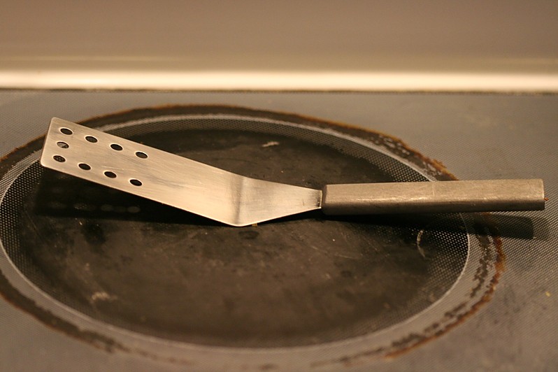 December 10, 2012: 2&quot; wide spatula/turner