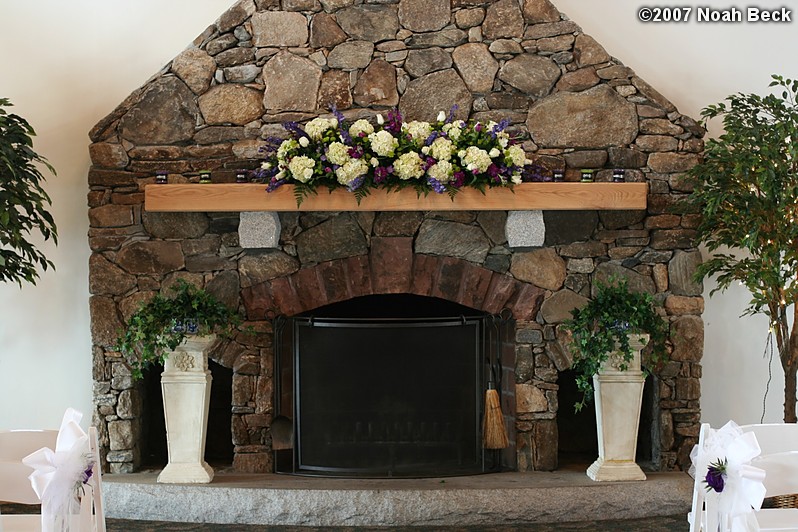 March 24, 2007: Mantle arrangement